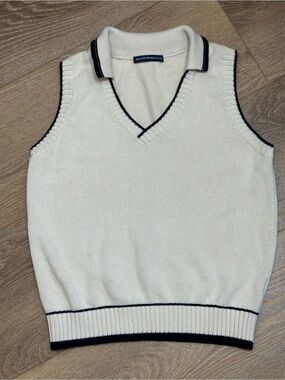 Brandy Melville Cream V-Neck Knit Sleeveless Top with Black Trim S